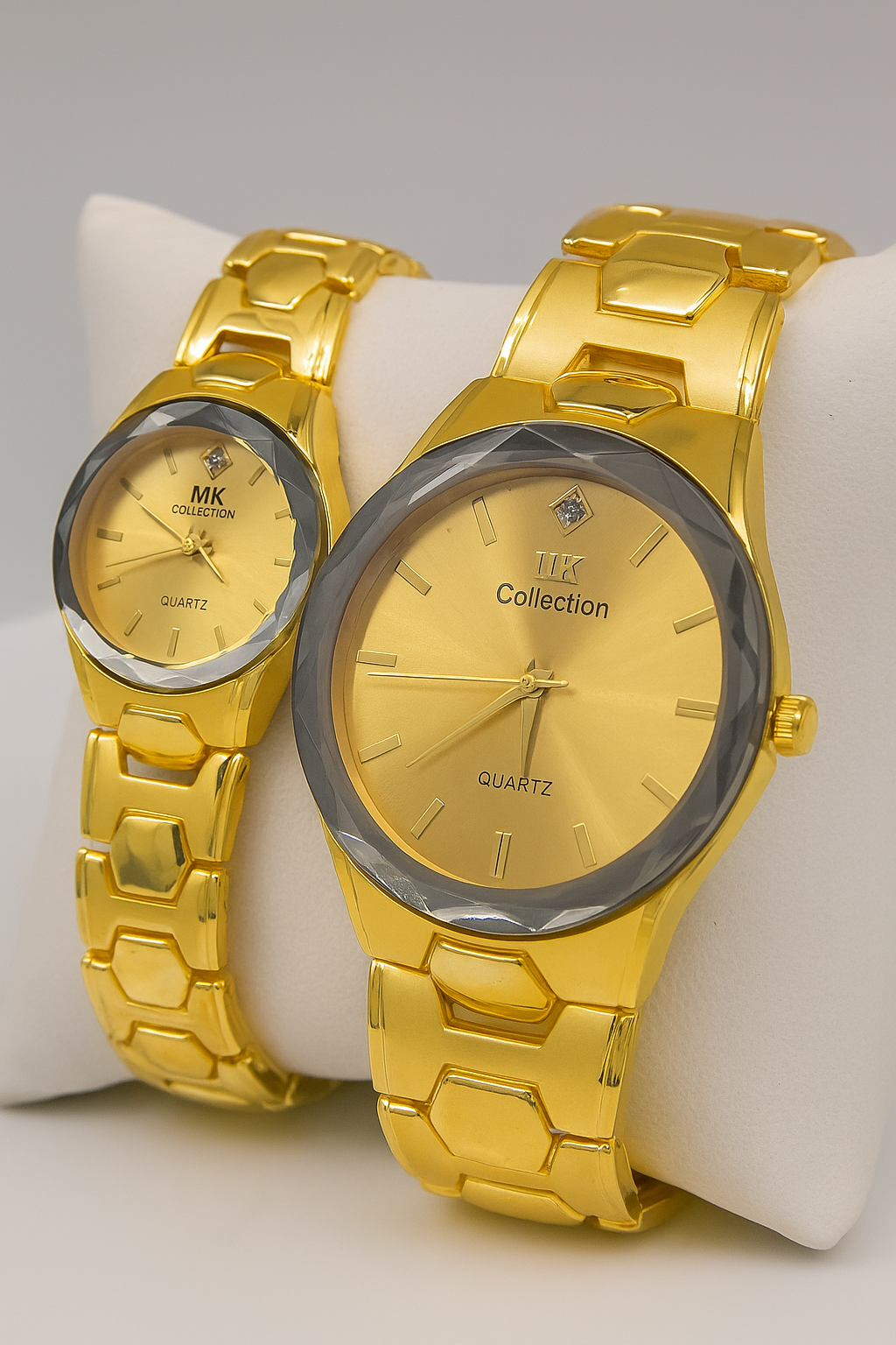 Gold Couple Watch Set - Luxury Quartz Timepieces for Him & Her with Polished Bracelet Design - Image 6