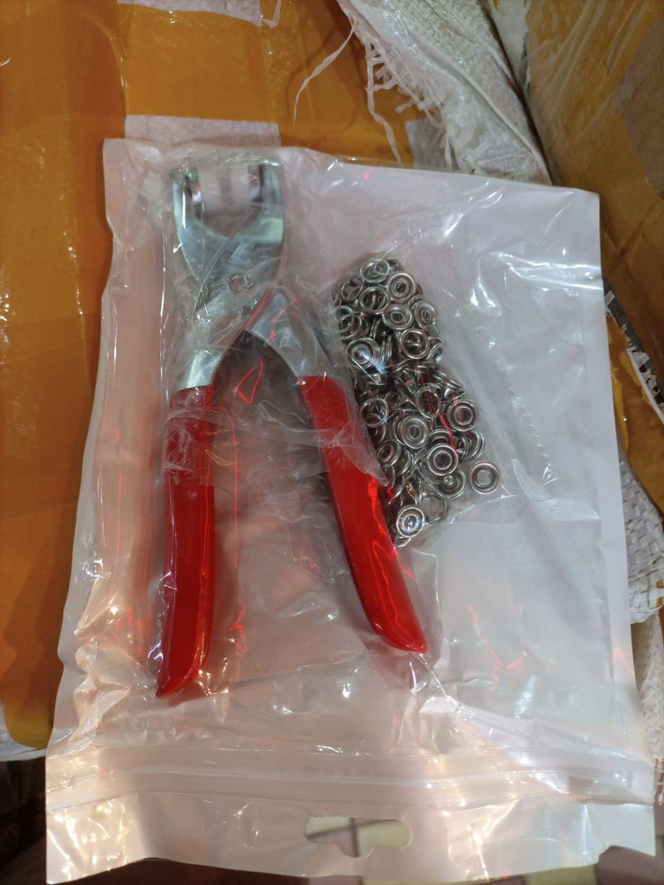 Metal Hand Press Tich Button Machine metal good quality with button - 50 Button - Image 2