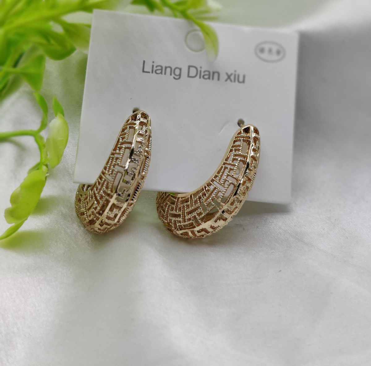 Imported Elegant Crystal Flower Dangle Earrings - Graceful & Stylish - Luxurious Gold Finish | Best Quality Artificial Earrings For Girls & Women - Image 2