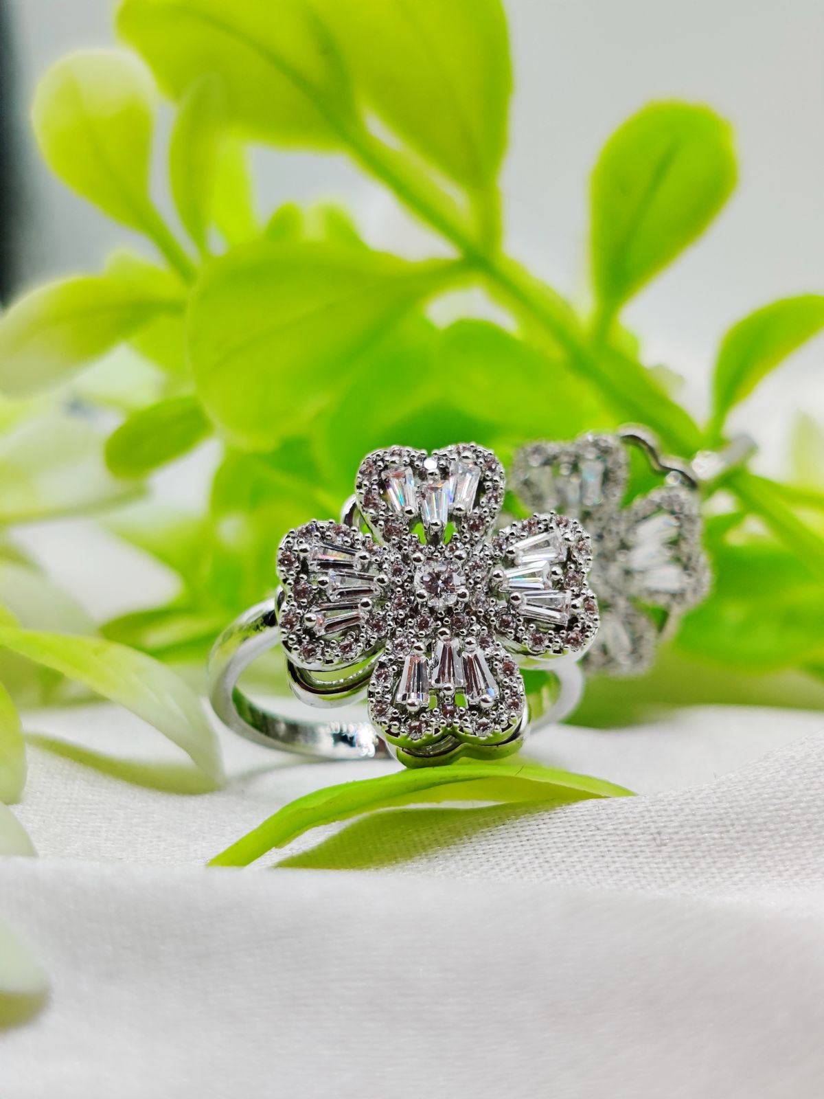 1 Piece Imported Dazzling Movable Floral Blossom Adjustable Rings - 2 Color Variants 🌟 | Luxurious Design Ring | Adjustable Ring | Ring For Girls & Women ✨ - Random Color - Image 6
