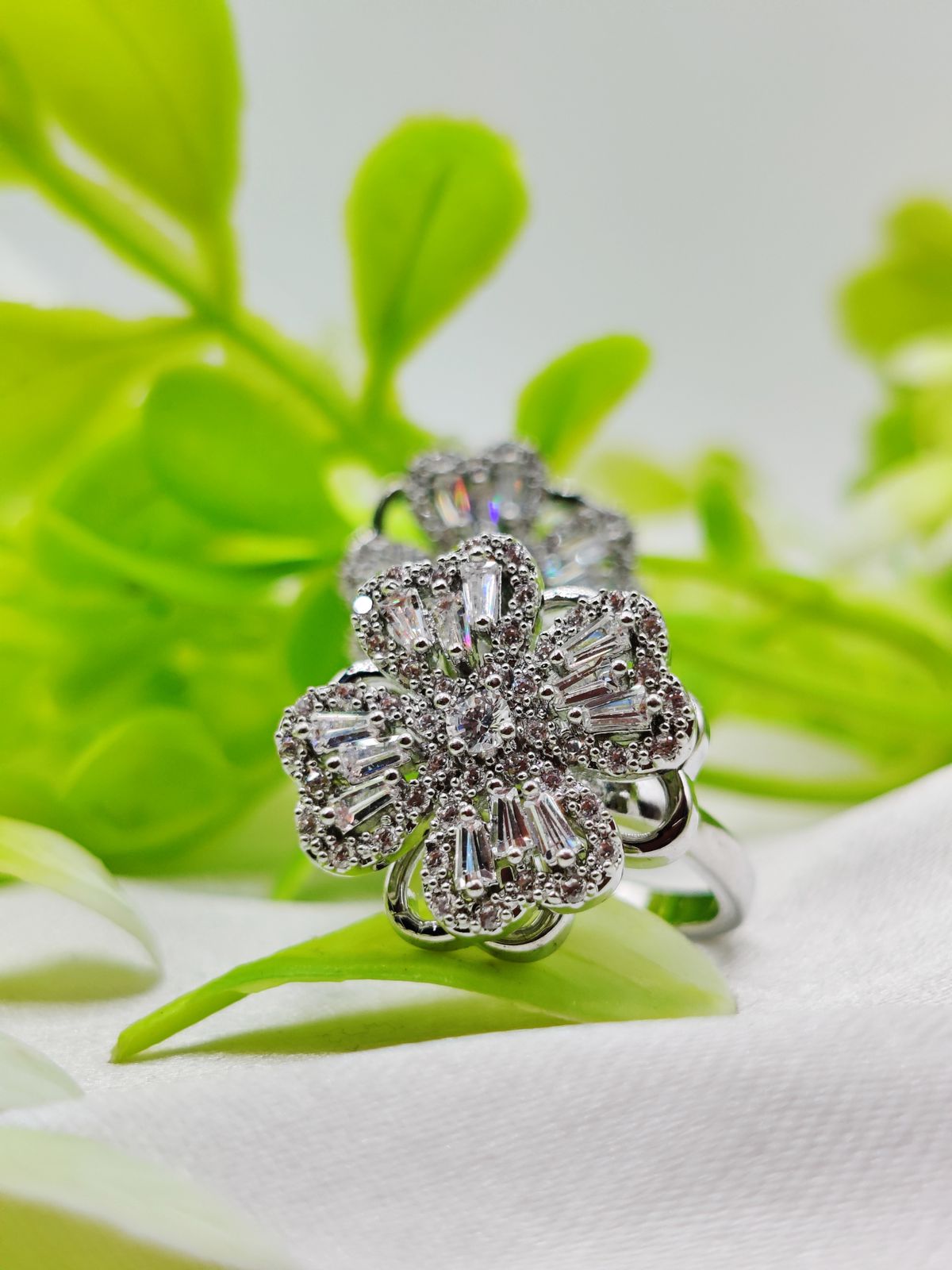 1 Piece Imported Dazzling Movable Floral Blossom Adjustable Rings - 2 Color Variants 🌟 | Luxurious Design Ring | Adjustable Ring | Ring For Girls & Women ✨ - Random Color - Image 7