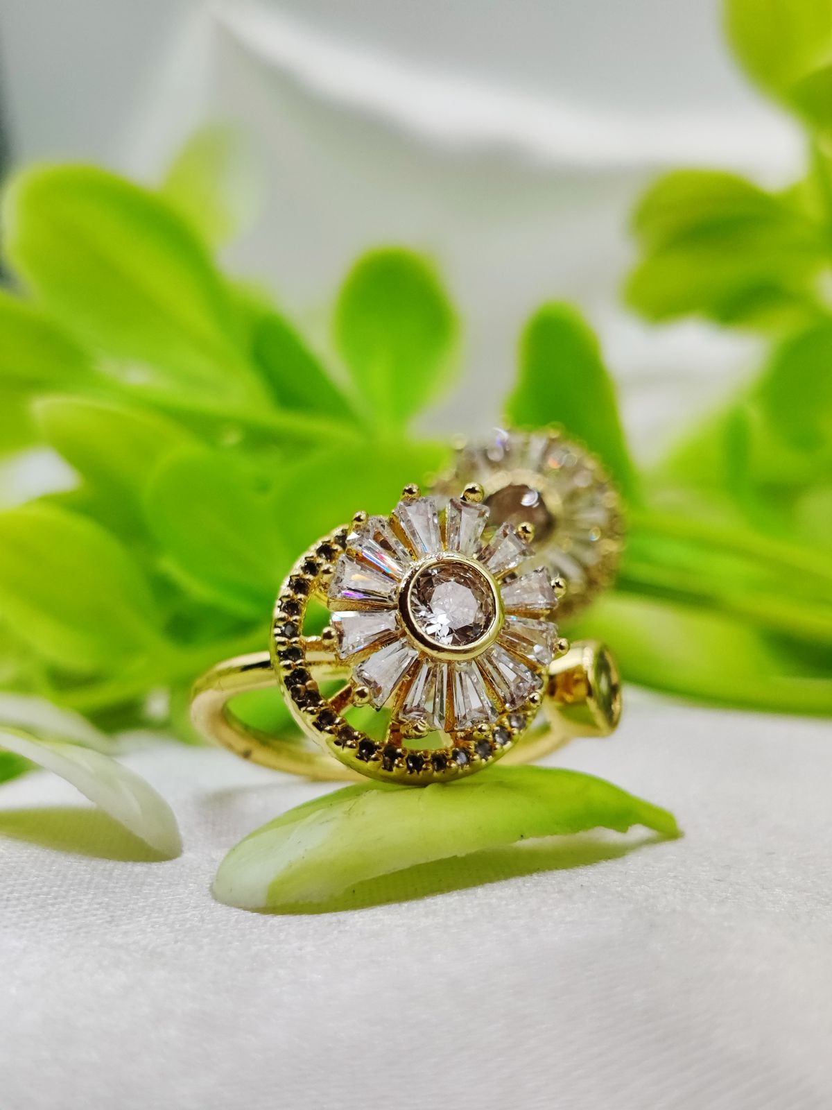 1 Piece Elegant Moveable Radiance Sunflower Ring – Timeless Sparkle 🌟 | Luxurious Design Ring | Adjustable Ring | Ring For Girls & Women ✨ - Image 4
