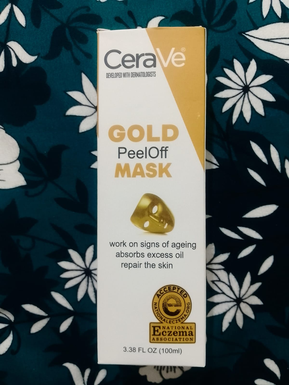CeraVe Radiant Glow Peel-Off Gold Mask - Deep Cleansing & Brightening Facial Treatment - 100ml - Image 2
