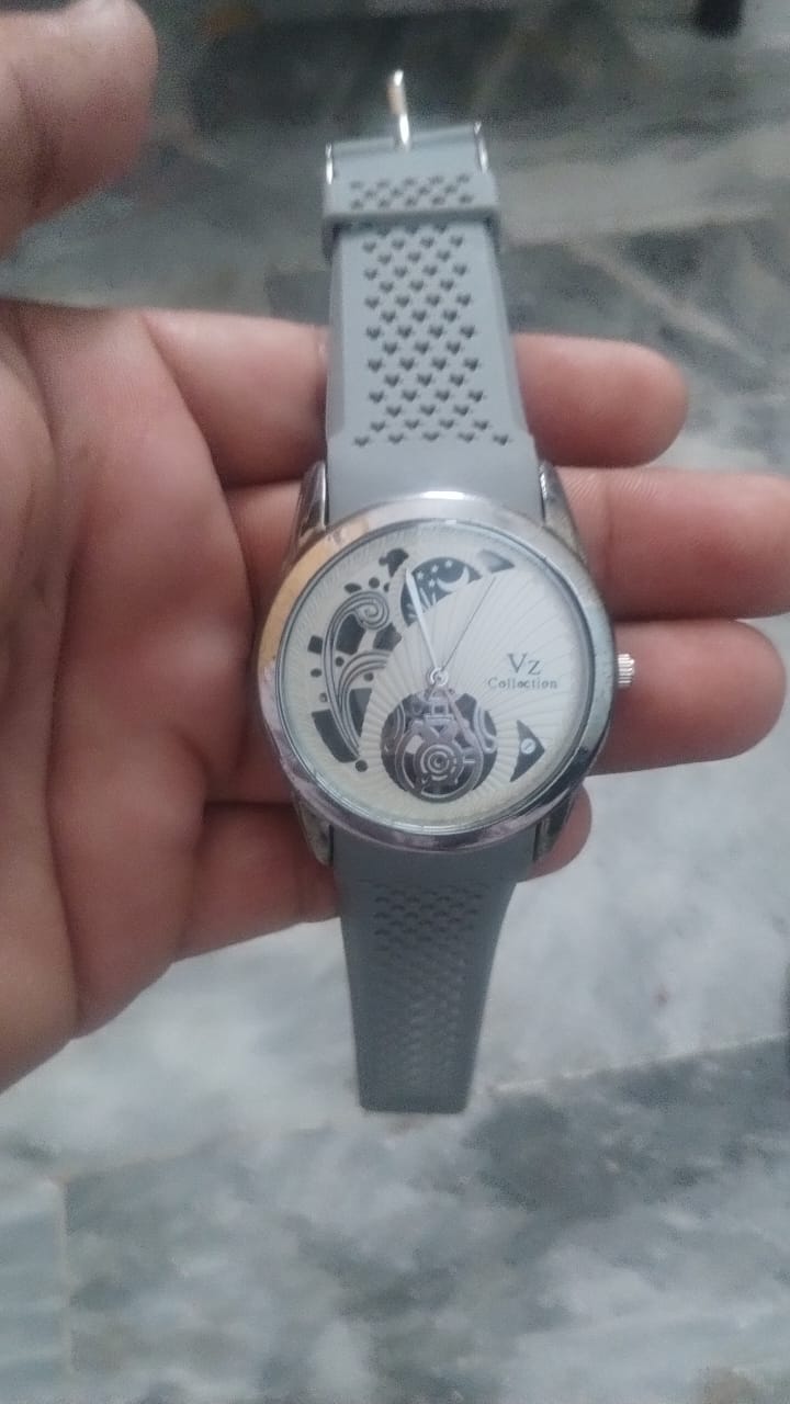 Stylish Minimalist Strap Watch - Unisex Design - Image 3