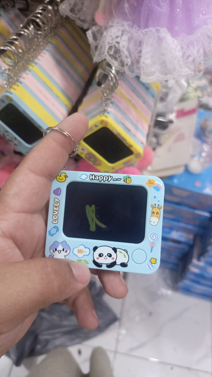 Creative Mini Graffiti Board Keychain - Cute Cartoon Bag Pendant & Reusable Drawing Tablet for Students, Kids & Artists (Random Color) - Image 6