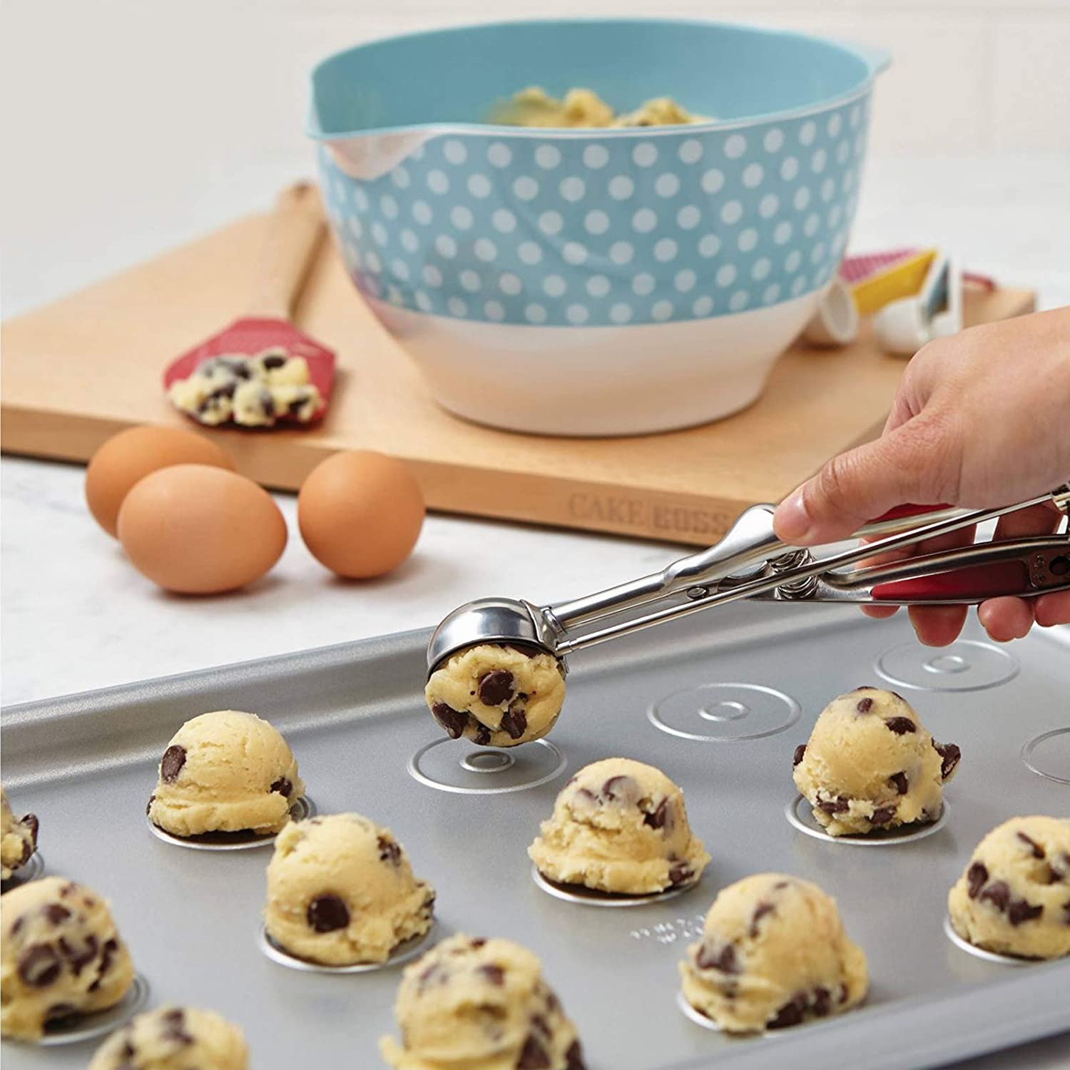 Premium Stainless Steel Ice Cream Scoop - Heavy Duty Metal Scooper Spoon, Dishwasher Safe, Ergonomic Handle for Frozen Yogurt, Gelato, Sundaes & More - Medium, Silver - Image 4