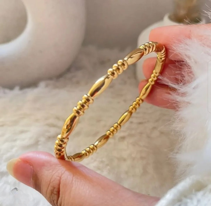 Filled Dots Korean Bangle